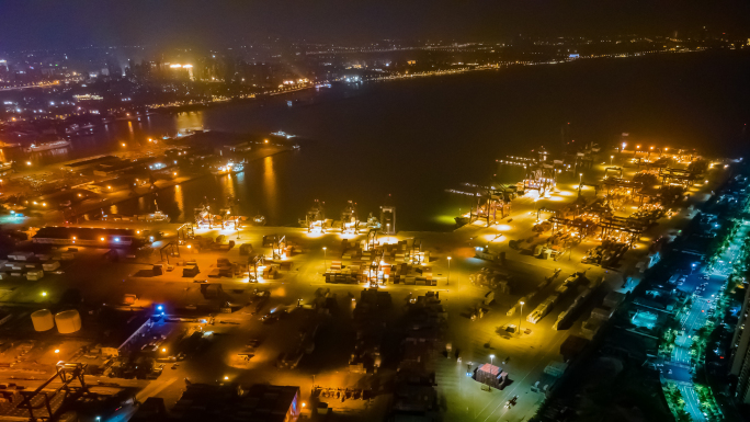 海南海口港集装箱码头夜景