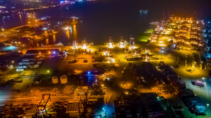 海南海口港集装箱码头夜景