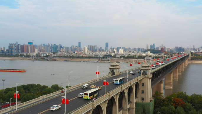 武汉长江大桥喜迎国庆五星红旗航拍视频素材