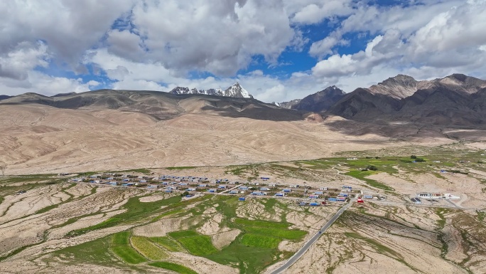航拍新疆边境雪山下村庄延时