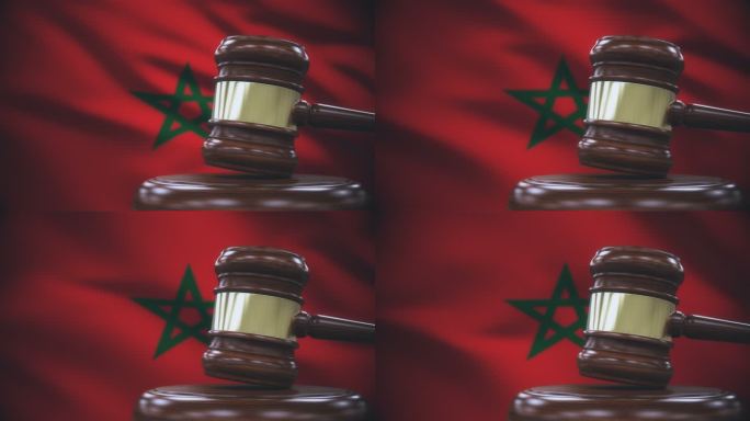 摩洛哥国旗背景的盖维尔法官