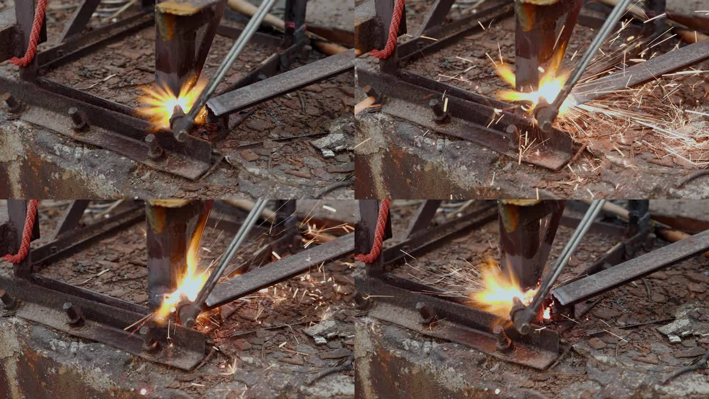 建筑工人用火焰切割废金属