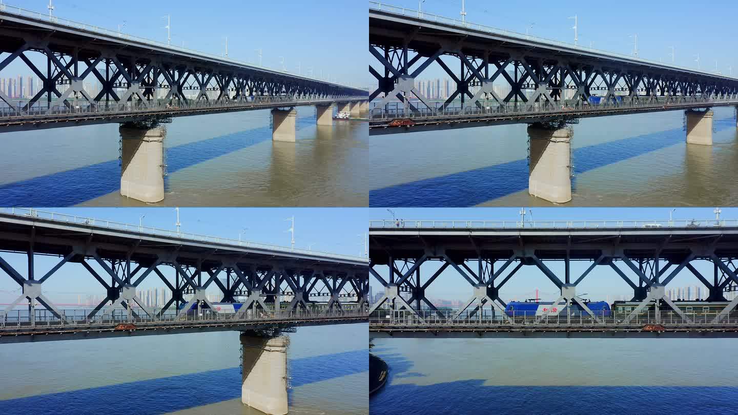 火车通过武汉长江大桥