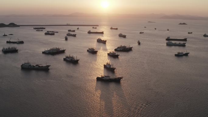 浙江台州海面上成群的渔船航拍