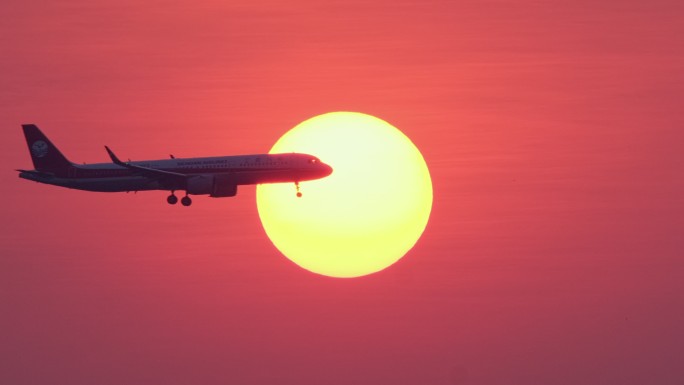 飞机从太阳前面飞过 剪影 飞机凌日