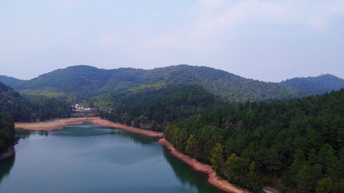 长乐林场湖泊水岸营地穿越自然风光航拍