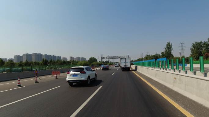 高速道路维修开车驾驶