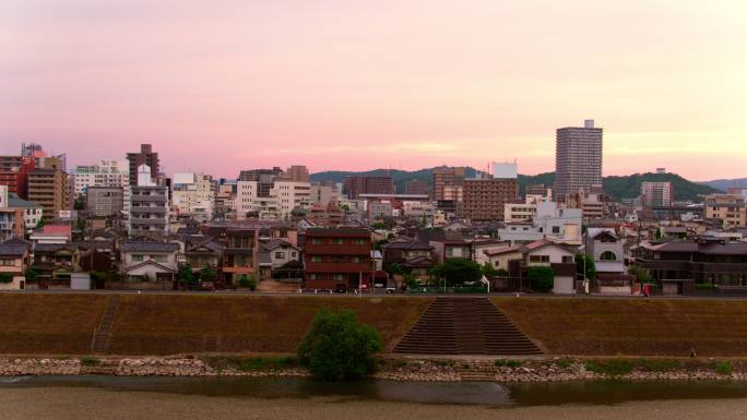 日本冈山日落鸟瞰图