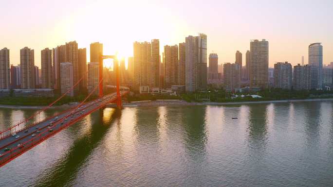 夕阳西下的武汉迎乌洲大桥