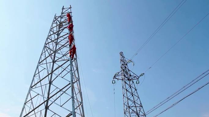 35千伏电网改造升级施工农网改造爬铁塔