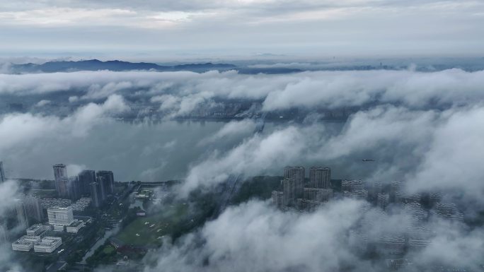 航拍杭州复兴大桥穿云视频