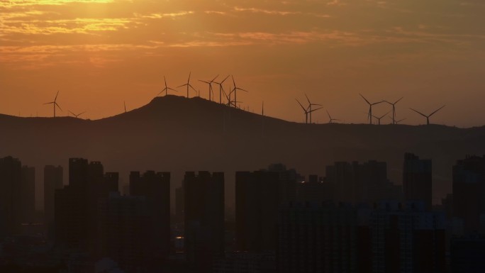 清晨朝霞阳光照耀下睡醒的城市楼群楼房