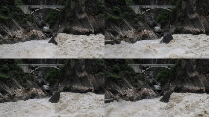 虎跳峡洪涝灾害波涛汹涌泥石流