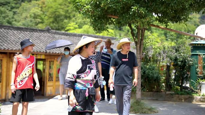 湘西十八洞村旅游参观游客