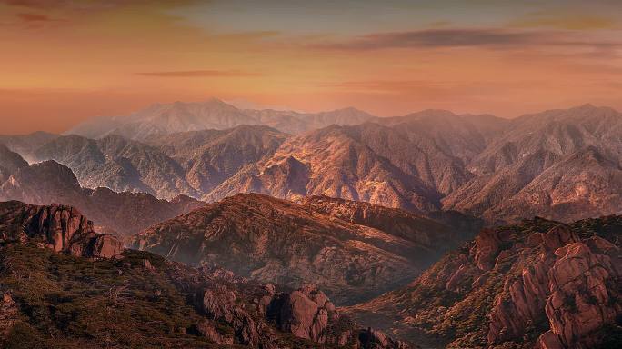 夕阳远山