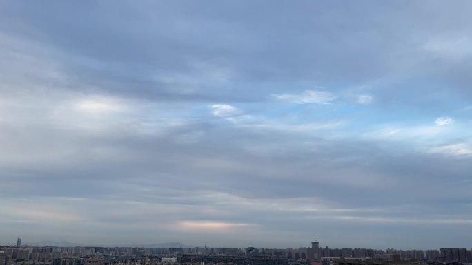 城市下午的天空白云