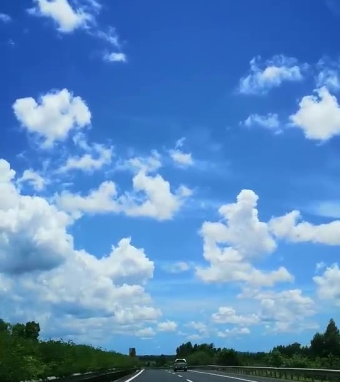 归途蓝天白云天空公路