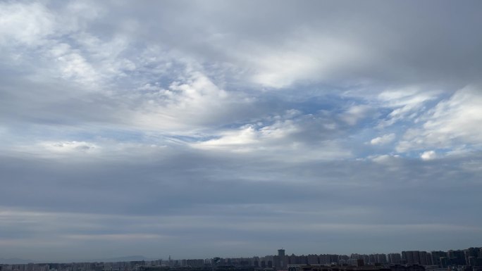 城市下午的天空白云