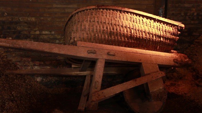 古法传统酿酒工艺工序 工具 鸡公车簸箕