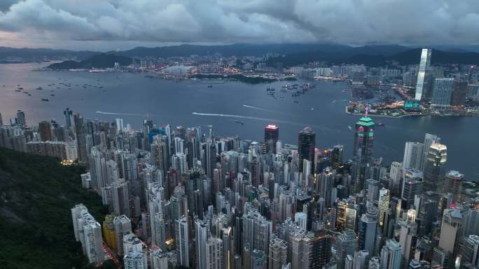 香港维多利亚港湾夜幕晚霞蓝调时分01