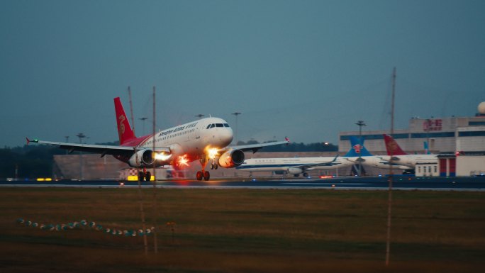飞机 抵达 夜航 机场 引擎