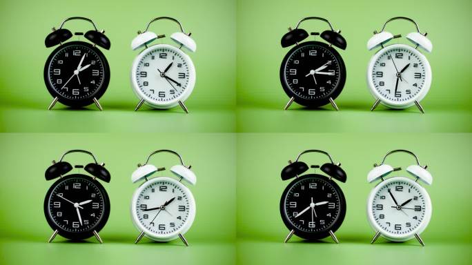 经过了一段时间，白色和黑色的时钟在浅绿色的背景上很快就过去了。时间重要性概念