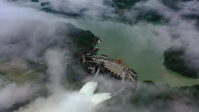 浙江紧水滩大坝四孔泄洪