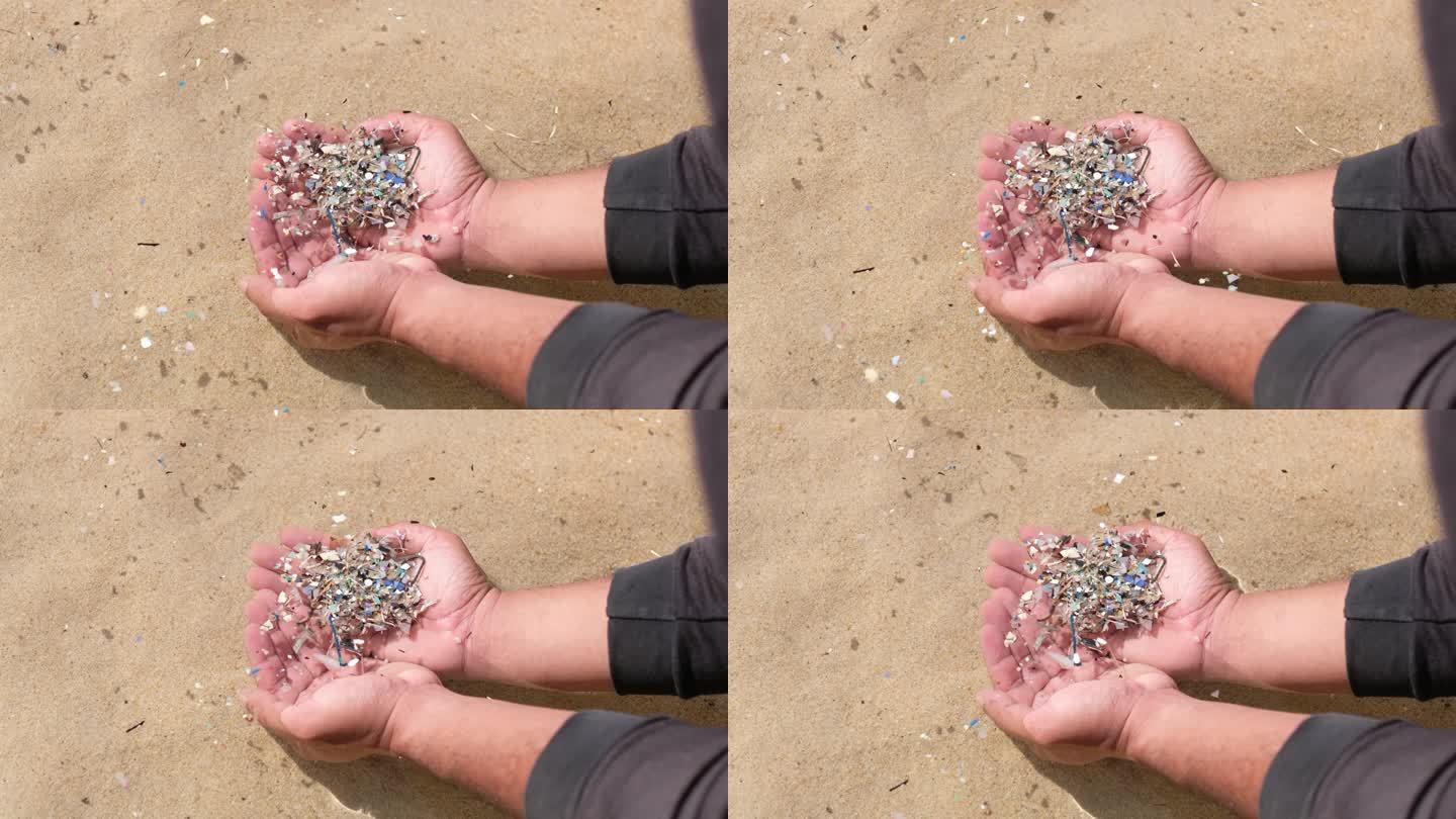 小塑料碎片漂浮在海水中，也称为微塑料污染。