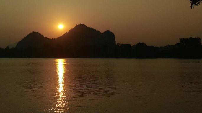 日出 延时 山 河海 湖面流动 水 暖光