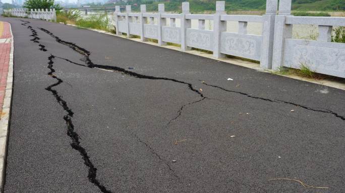 沥青公路沉陷裂缝