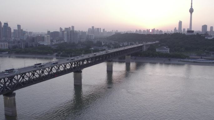 【4K】黄昏下的武汉长江大桥