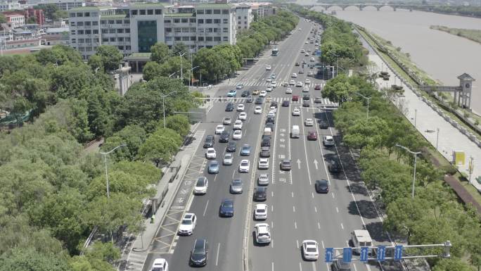 开车前进 跟拍 街道 城市 穿梭公路交通