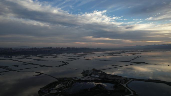 山西运城七彩盐湖景区朝霞