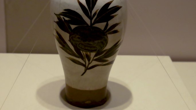 金代磁州窑瓷器文物：白地黑花梅瓶