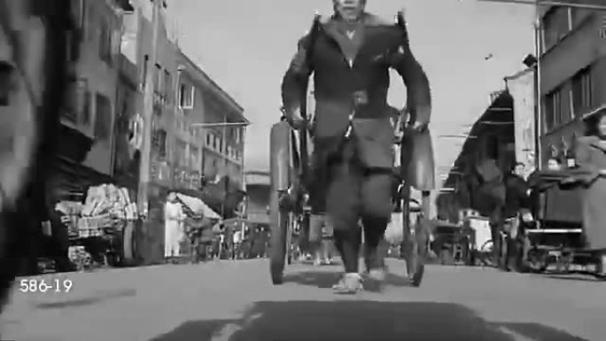 1930年上海拉黄包车的人力车夫