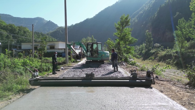 农村铺设水泥路