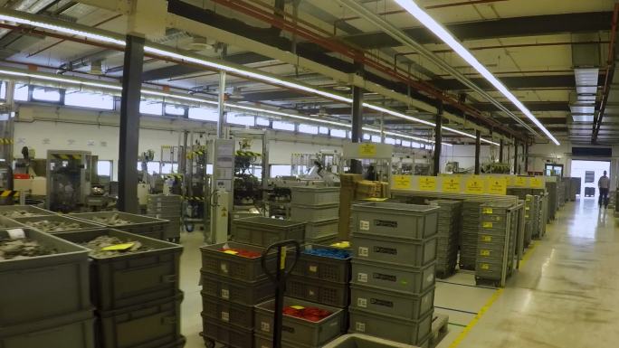 工厂车间 零件转运 数控机床 自动化生产