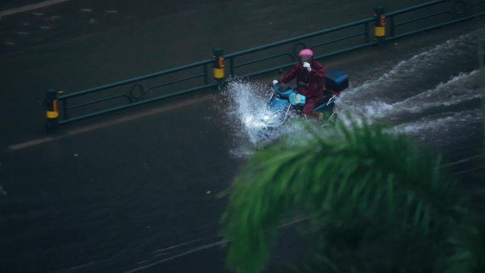 涉水骑行