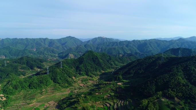 群山 树林 航拍 蓝天