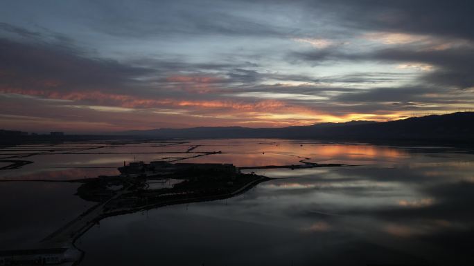 山西运城七彩盐湖景区朝霞