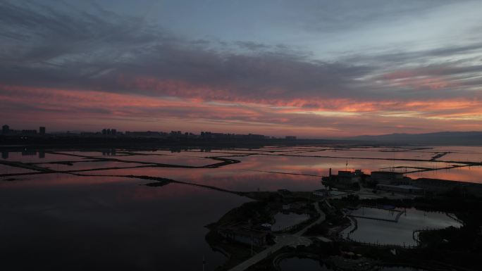 山西运城七彩盐湖景区朝霞