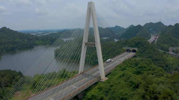 航拍贵州红枫湖大桥和花鱼洞大桥