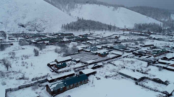 航拍大兴安岭下雪后山村人家