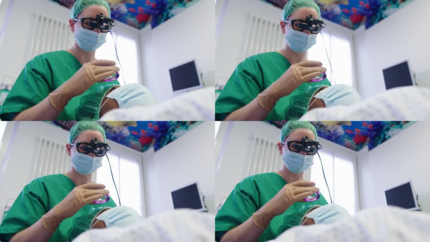 眼科医生用放大镜检查病人的眼睛
