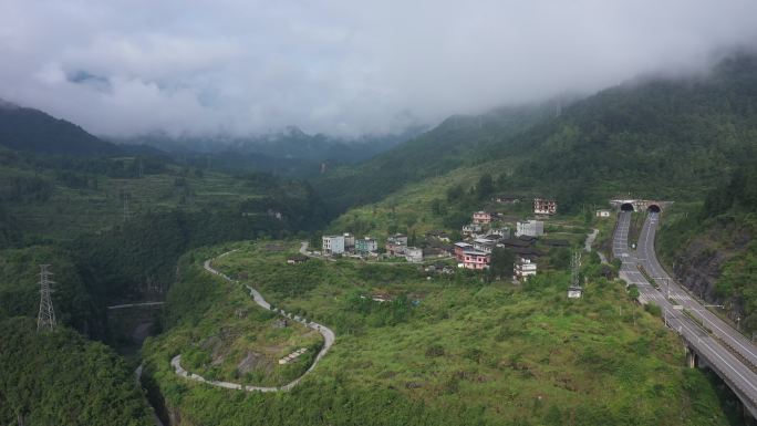 山间马路航拍行车道路