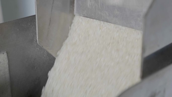 机械化打米 粮食丰收 大米工厂生产