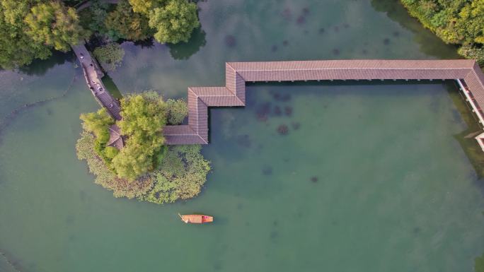 航拍杭州西湖景区浴鹄湾 霁虹桥