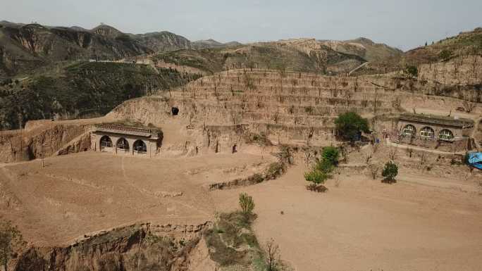 中国的山地和农庄黄土高坡窑洞中国西北干旱