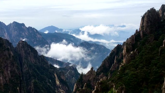 黄山峡谷云海群山峻岭