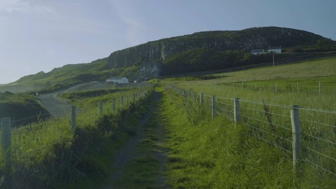 北爱尔兰秋天的乡村清晨漫步